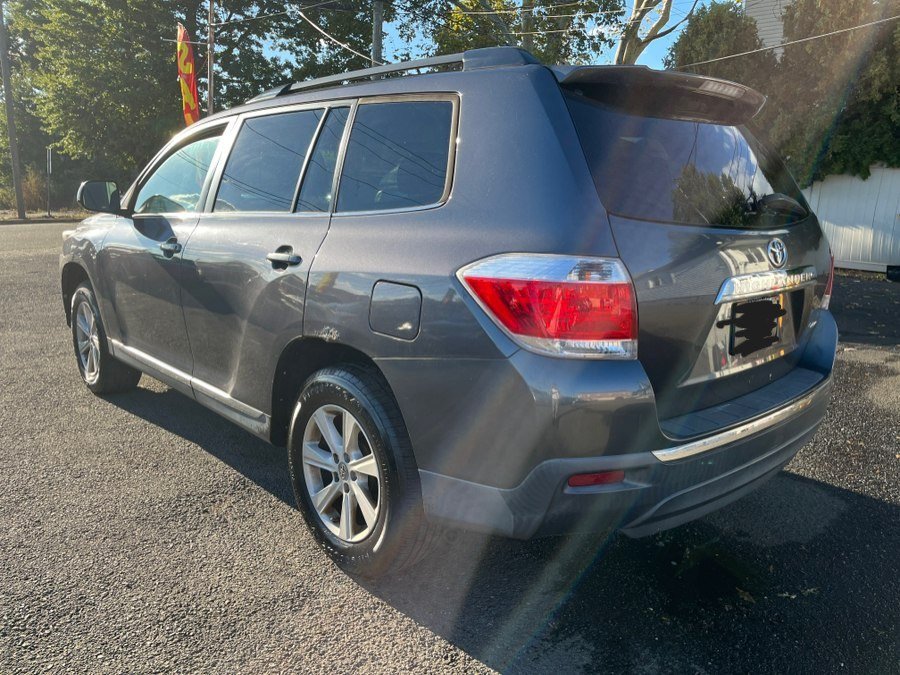 Used 2012 Toyota Highlander SE w/ Tow Pkg AWD/4WD image 4