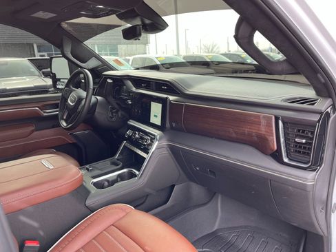 Used 2025 GMC Sierra 2500 Denali Ultimate image 17