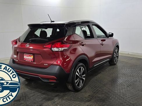 Used 2019 Nissan Kicks SR FWD image 7