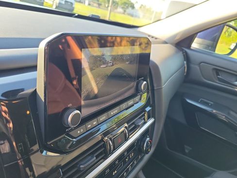Used 2024 Nissan Pathfinder SV FWD image 23