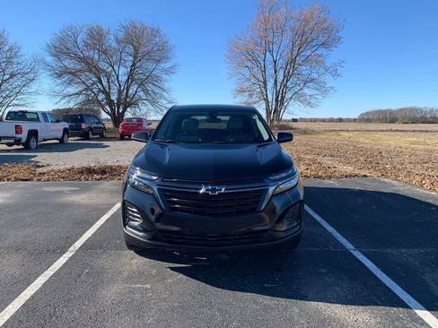 Used 2024 Chevrolet Equinox LS w/ LS Convenience Package image 2