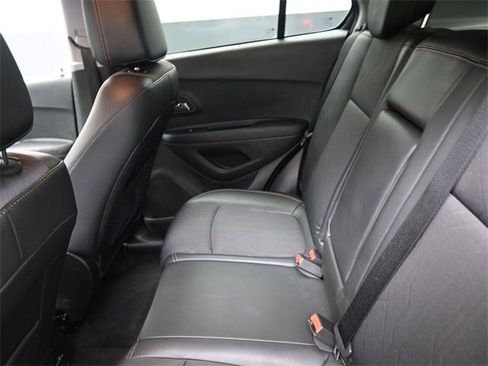 Used 2019 Chevrolet Trax LT w/ LT Convenience Package image 16