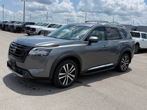 Used 2023 Nissan Pathfinder Platinum AWD/4WD image 23