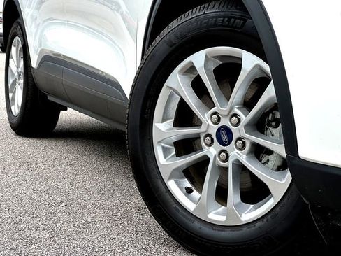 Used 2022 Ford Escape SE FWD image 2