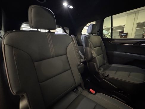 Used 2024 GMC Acadia AT4 image 27