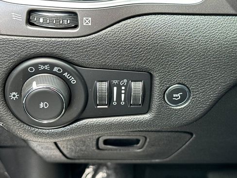 Used 2020 Jeep Cherokee Limited w/ Advanced Safety Group FWD image 33