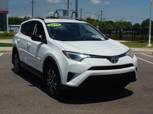 Used 2016 Toyota RAV4 LE FWD image 2