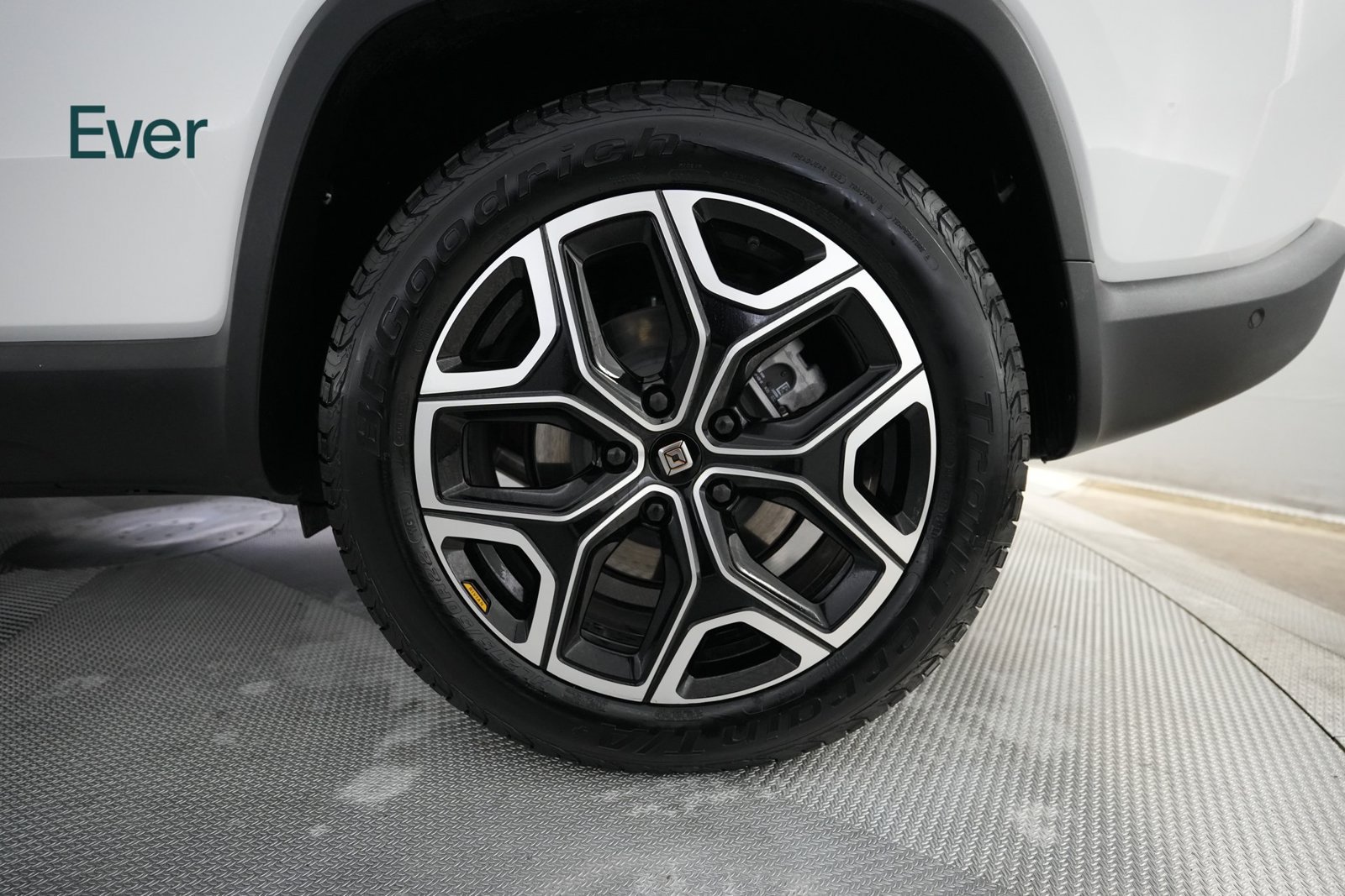 Used 2026 Rivian R1S Adventure Tri AWD/4WD image 9