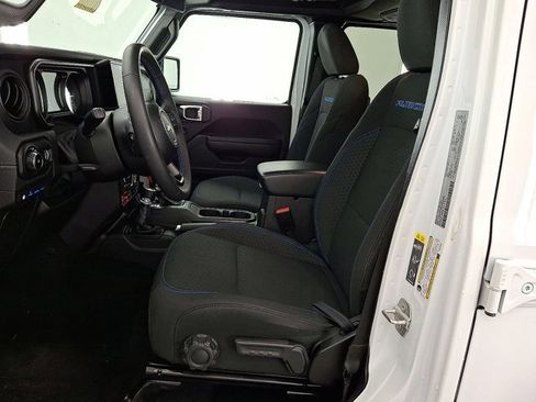 Used 2024 Jeep Wrangler Rubicon image 11