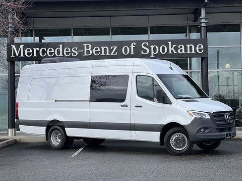 Used 2024 Mercedes-Benz Sprinter 3500 image 3