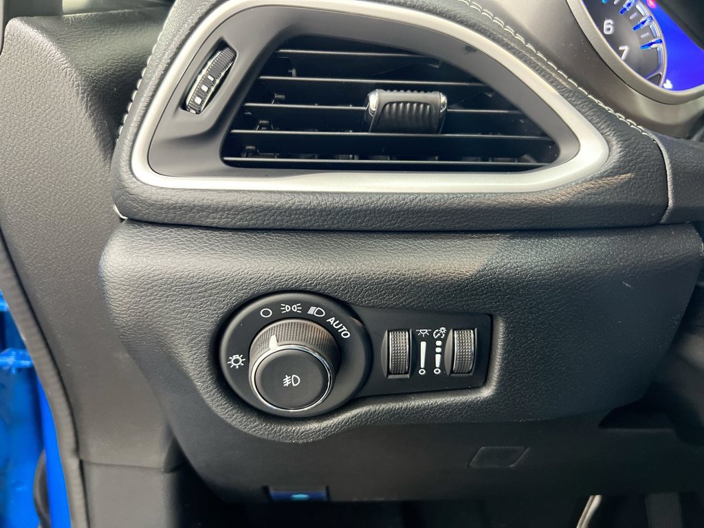 New 2026 Chrysler Pacifica Select AWD/4WD image 18