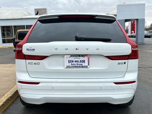 Used 2022 Volvo XC60 B5 Momentum image 8