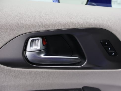 Used 2020 Chrysler Pacifica Touring-L Plus FWD image 45