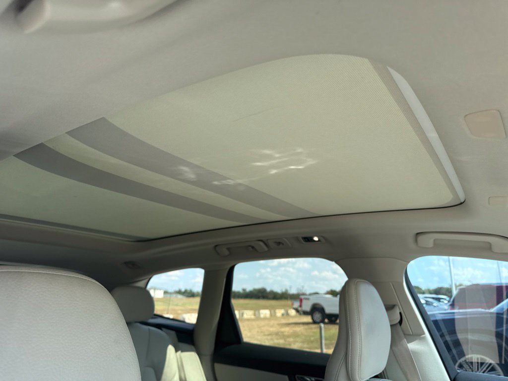 Used 2019 Volvo XC60 T5 Momentum w/ Premium Package FWD image 14