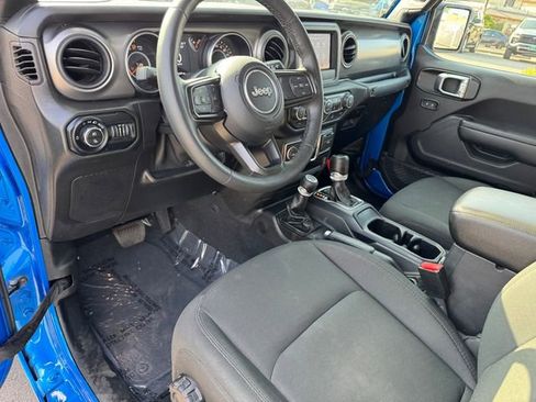 Used 2022 Jeep Gladiator Sport AWD/4WD image 12