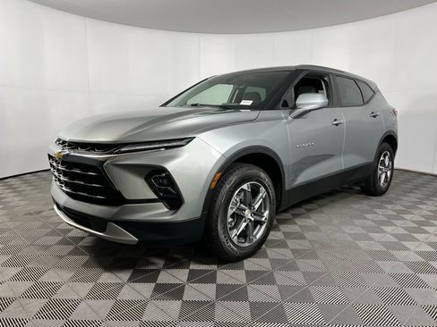 Used 2025 Chevrolet Blazer LT image 3