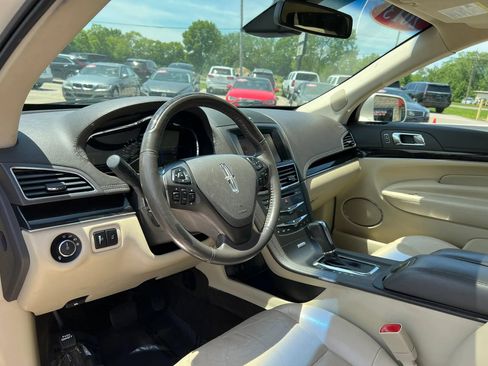 Used 2013 Lincoln MKT AWD image 10