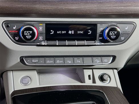 Used 2021 Audi Q5 Prestige w/ Prestige Package image 18