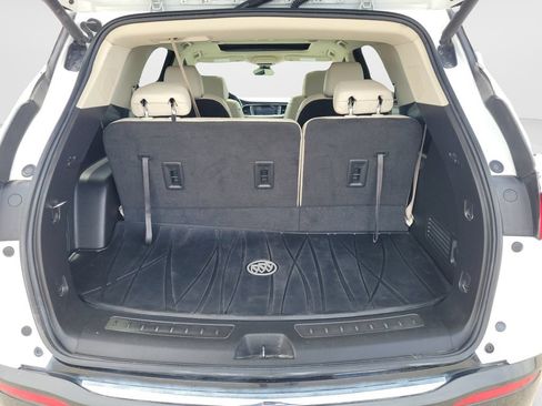 Used 2022 Buick Enclave Essence w/ Experience Buick Package FWD image 9