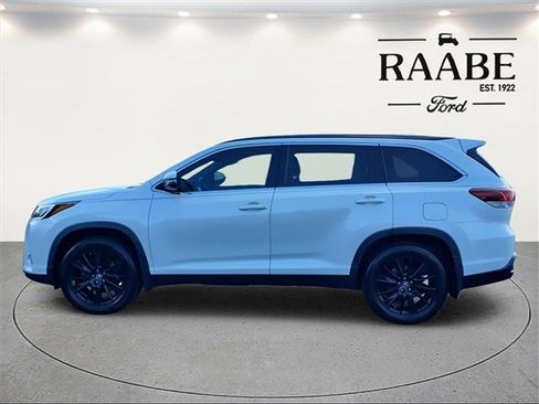 Used 2019 Toyota Highlander SE image 4
