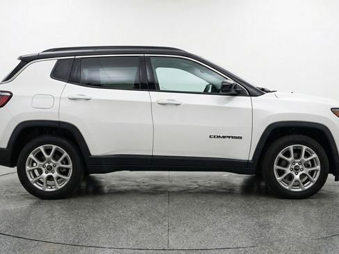 Used 2025 Jeep Compass Limited image 11