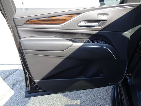 Certified 2024 Cadillac Escalade ESV Premium Luxury AWD/4WD image 12