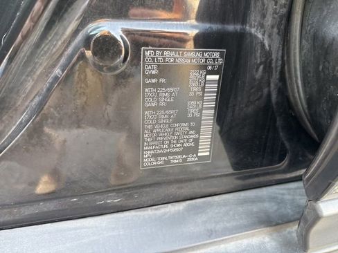 Used 2017 Nissan Rogue SV w/ SV Premium Package image 25