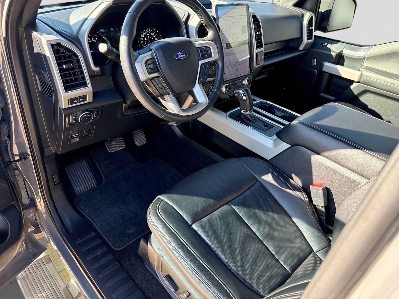 Used 2020 Ford F150 Lariat w/ Equipment Group 502A Luxury AWD/4WD image 2