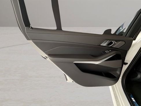 Used 2026 BMW X7 xDrive40i w/ M Sport Package image 29