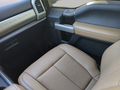 Certified 2022 Ford F350 Lariat w/ Lariat Value Package image 45