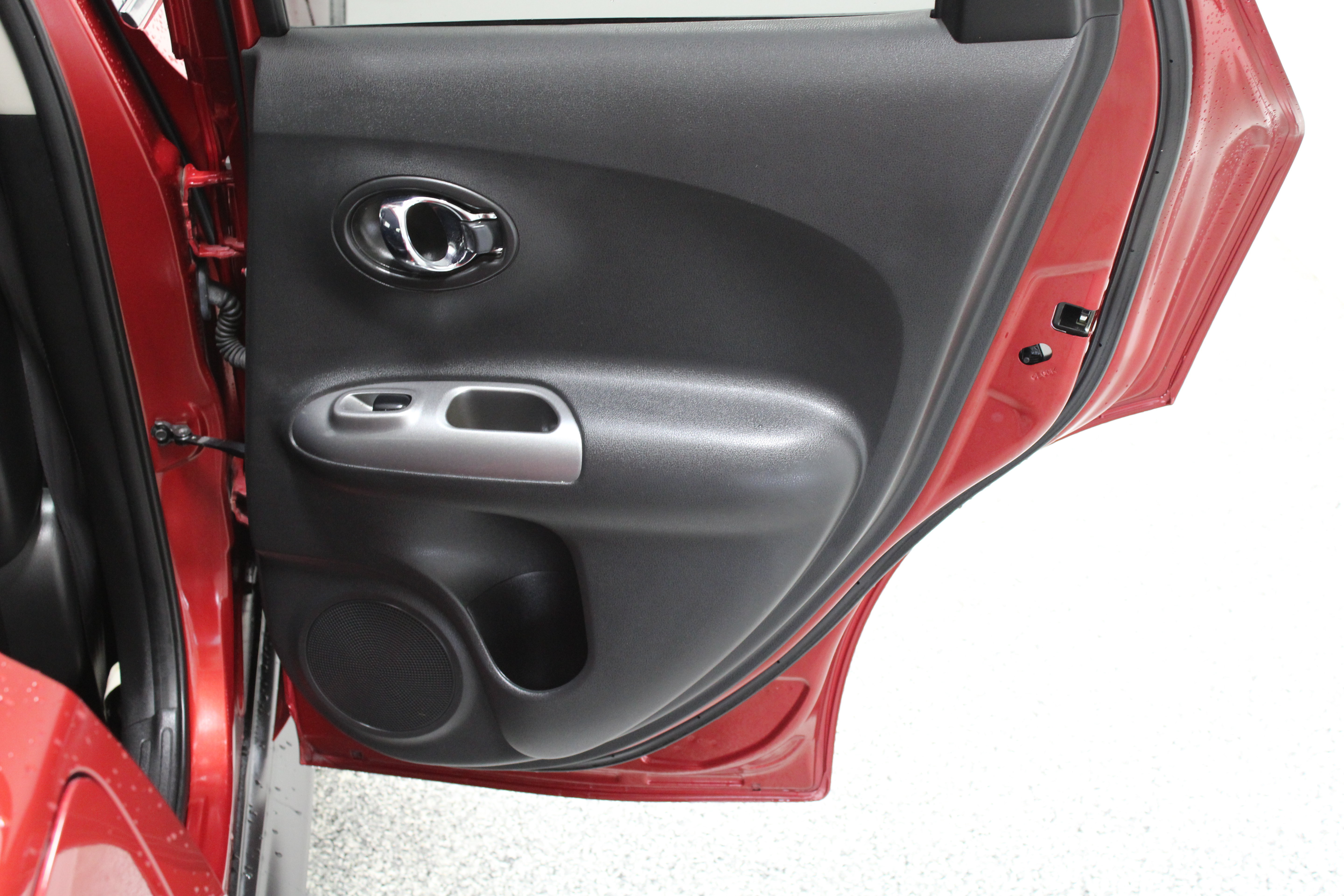 Used 2016 Nissan Juke SL FWD image 34