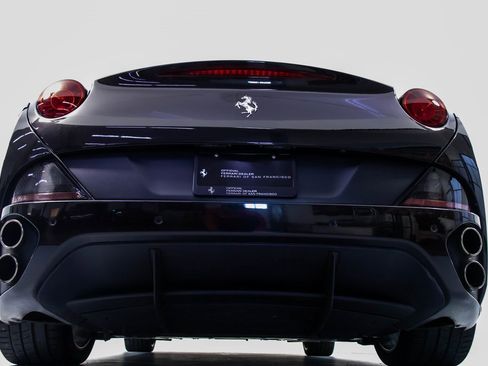 Used 2014 Ferrari California image 22