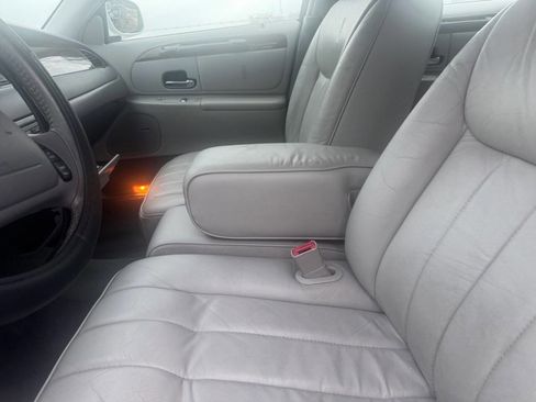 Used 1998 Lincoln Town Car Executive image 26