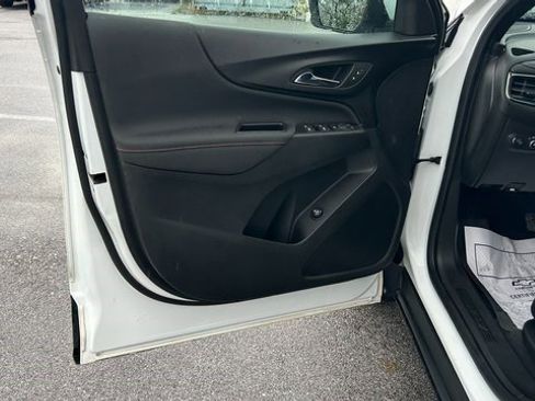 Certified 2022 Chevrolet Equinox RS w/ LPO, Floor Liner Package image 17