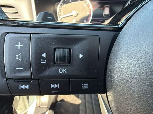 Used 2023 Nissan Rogue SV w/ SV Premium B Package image 22