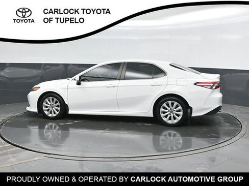 Used 2018 Toyota Camry LE image 8