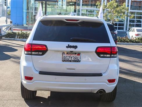 Used 2018 Jeep Grand Cherokee Altitude image 6