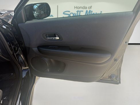 Used 2022 Honda HR-V LX image 32
