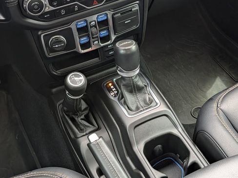 Used 2024 Jeep Gladiator Sport AWD/4WD image 15