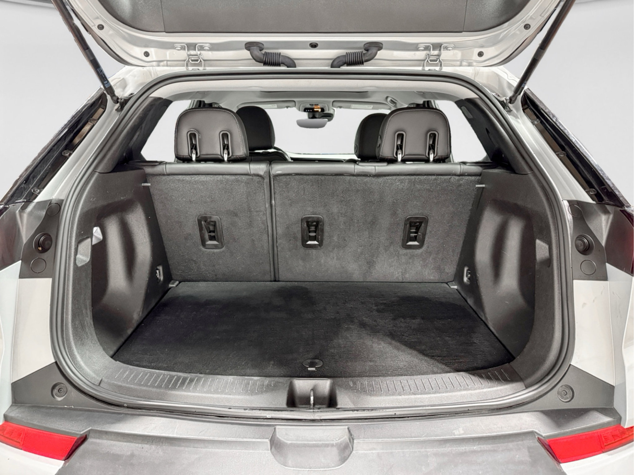 Used 2023 Chevrolet Bolt EUV Premier w/ Sun & Sound Package FWD image 25