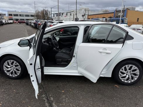 Used 2022 Toyota Corolla LE image 15