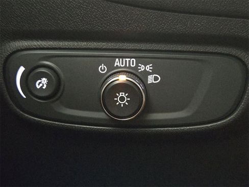 Used 2022 Chevrolet Equinox LS w/ LS Convenience Package image 23