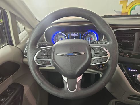 Used 2017 Chrysler Pacifica LX w/ Tire & Wheel Group image 15