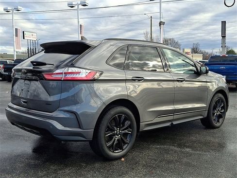 Used 2022 Ford Edge SE w/ Black Appearance Package image 6
