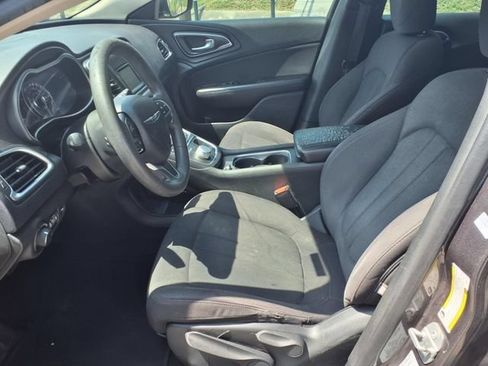 Used 2015 Chrysler 200 Limited FWD image 13