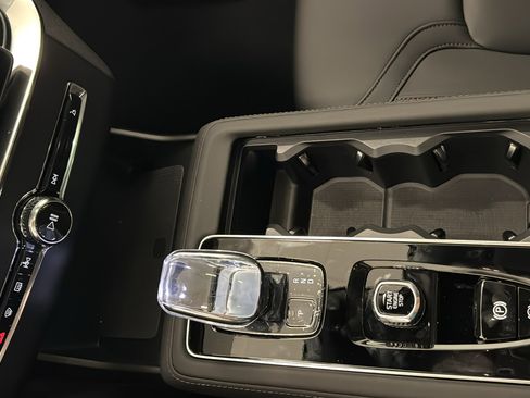 New 2026 Volvo XC90 B6 Plus w/ Protection Package Premier AWD/4WD image 19