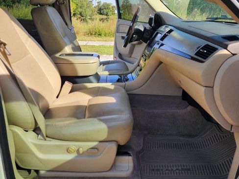 Used 2012 Cadillac Escalade Luxury image 29
