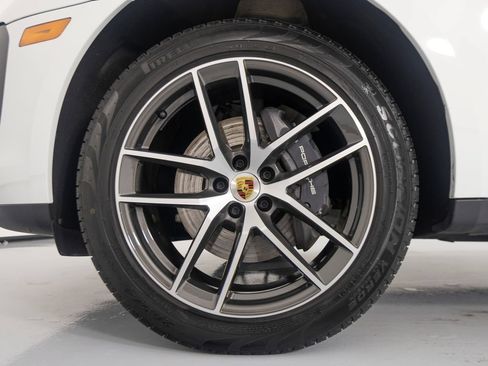 Certified 2026 Porsche Macan AWD/4WD image 15