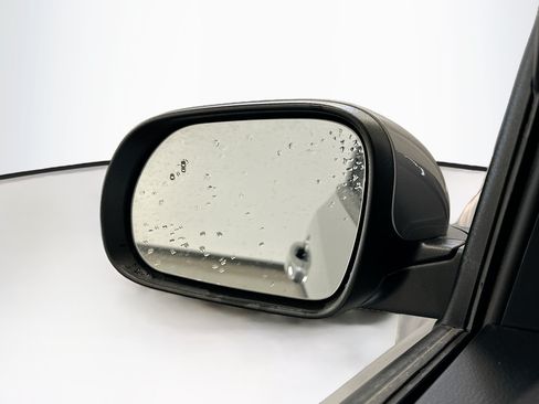 Used 2025 Kia Soul LX w/ LX Technology Package FWD image 16