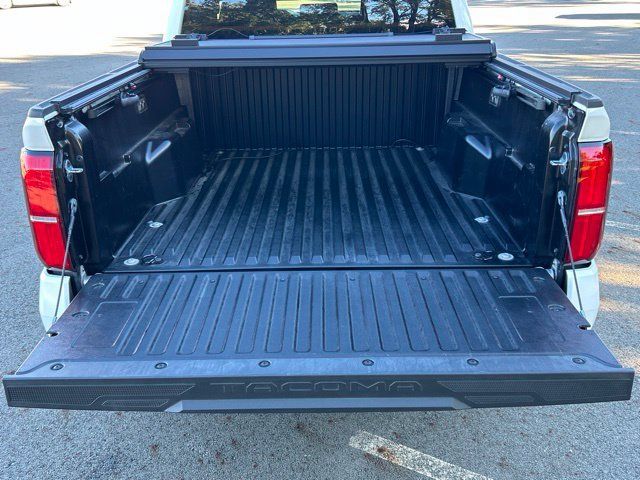 Used 2025 Toyota Tacoma SR5 AWD/4WD image 15